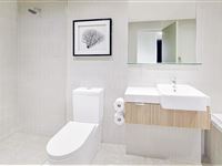 Suite-Bathroom